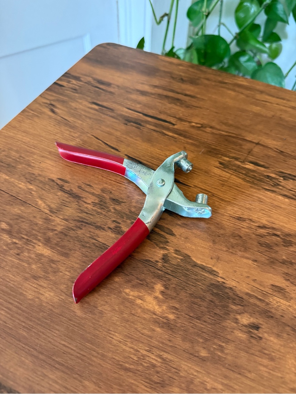 Vintage eyelet plier tool